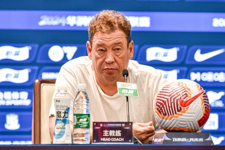 斯卢茨基：我们知道面对泰山很困难，瓦科克雷桑是中超最强的队员
